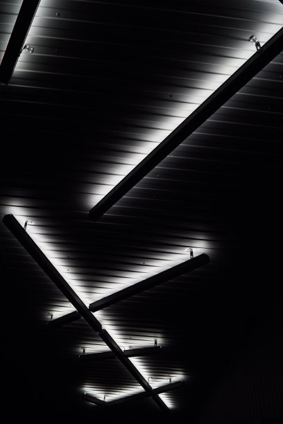 聚光灯在黑色背景的股票照片图片下载