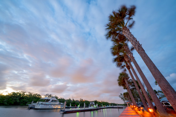 长曝光黄昏照片达尼亚海滩码头美丽的景色图片下载