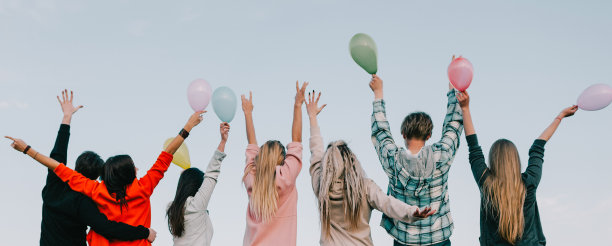 生日庆祝会，露天聚会，欢乐朋友图片下载