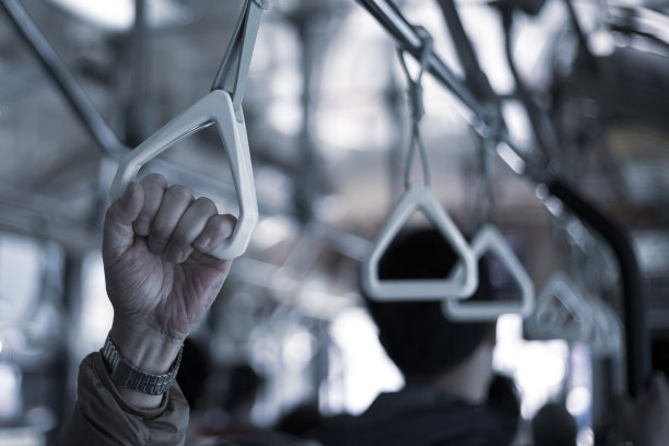 有皮带的人的手图片下载