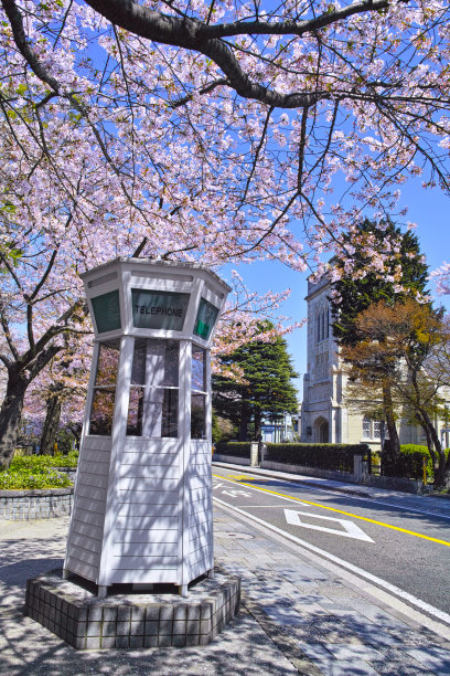 山本街和复古电话亭图片下载