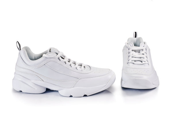 白色的运动鞋图片下载