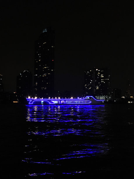 船在河上图片下载