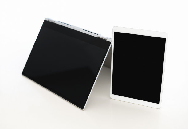 数字显示器，数字平板电脑和笔记本电脑，空白屏幕，白色背景图片下载