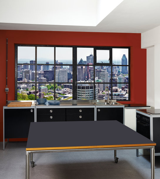 阁楼厨房和窗户框架与城市全景图片下载