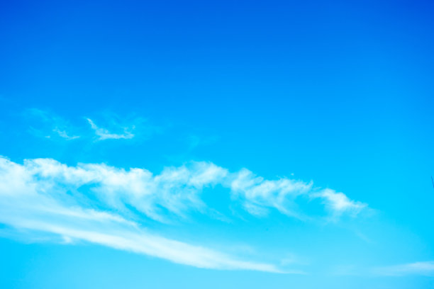 蓝色的天空，云在天空图片下载