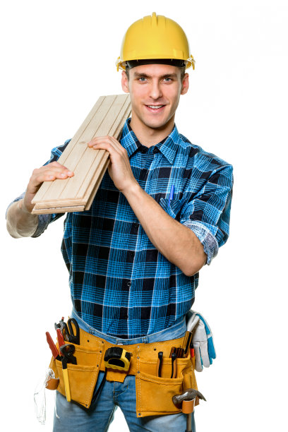 自信的木匠戴着安全帽和工具带图片下载
