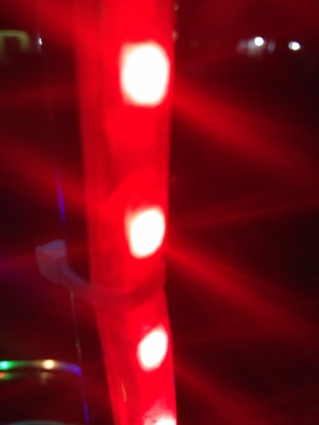 模糊的照片，抽象的花园灯光，在晚上图片下载