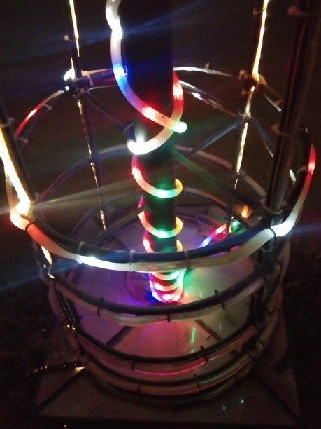 模糊的照片，抽象的花园灯光，在晚上图片下载