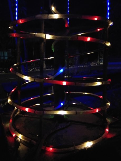 模糊的照片，抽象的花园灯光，在晚上图片下载