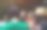 微笑的年轻夫妇聊天，在夏季户外派对和假日的概念喝和吃。图片下载