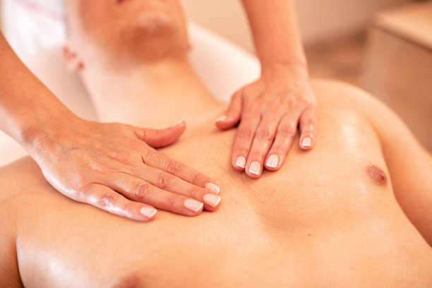 胸部按摩近距离图片下载