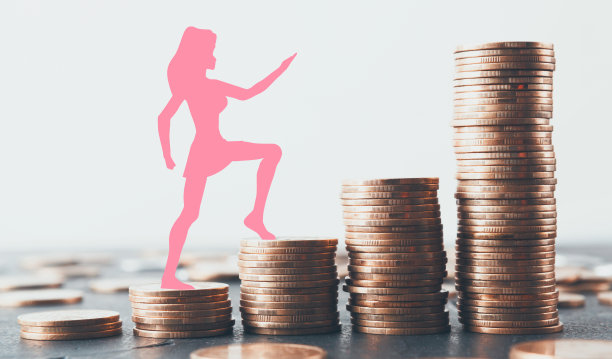 粉红色的女人的身影走在金色的钱币梯子上图片下载