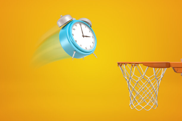 蓝色闹钟飞进篮球圈的黄色背景的3d渲染图片下载