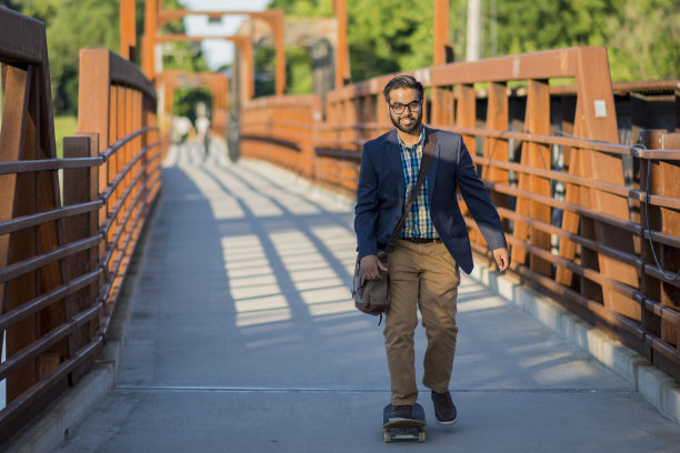 滑板上班图片下载