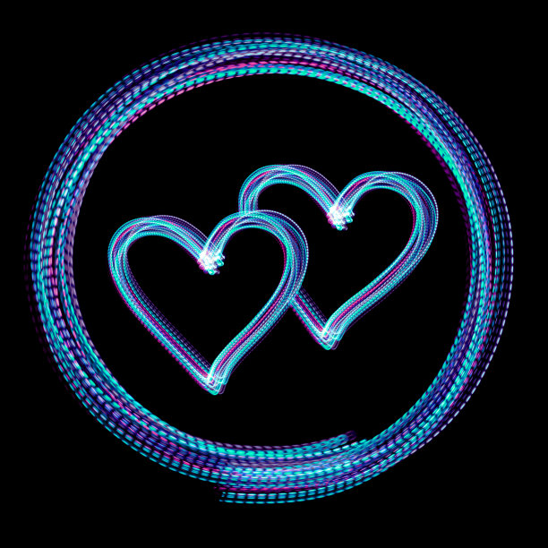 发光的心在一个圆圈- LED光画图片下载