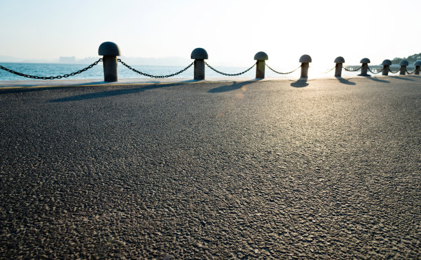 海边有栏杆的人行道图片下载
