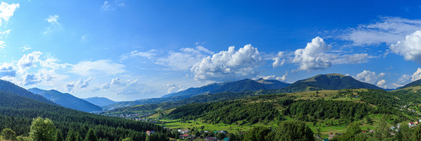 山村在炎热的夏天图片下载