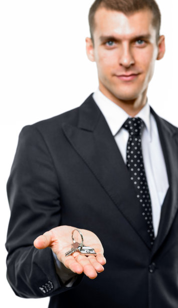 房地产经纪人在他的手掌上出示了房子钥匙图片下载