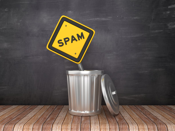 垃圾桶与垃圾邮件道路标志在黑板背景- 3D渲染图片下载