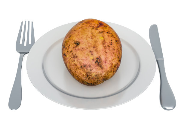 用叉子和刀在盘子上的新鲜土豆，3D渲染孤立的白色背景图片下载