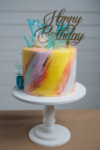 蛋糕架上的美味蛋糕图片下载