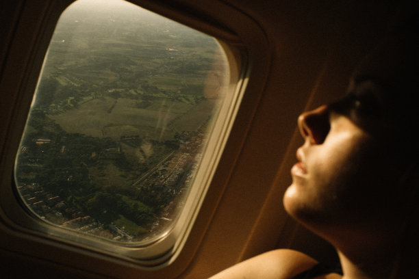 飞机上的旅客图片下载