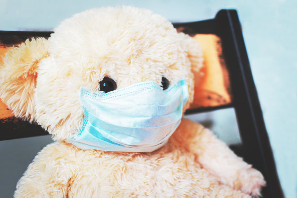 带医用面具的泰迪熊图片下载