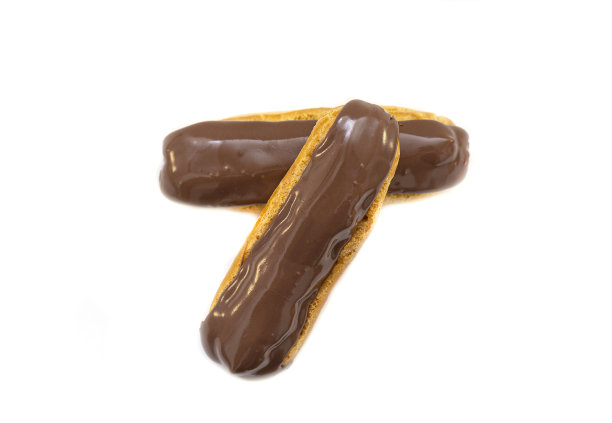 法式巧克力泡芙。奶油泡芙与蛋羹孤立在白色背景，俯视图图片下载