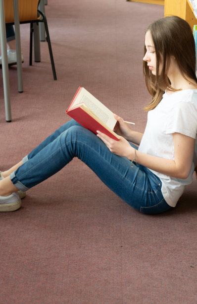 读一本书图片下载