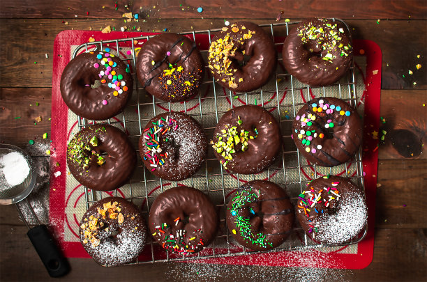 巧克力甜甜圈图片下载