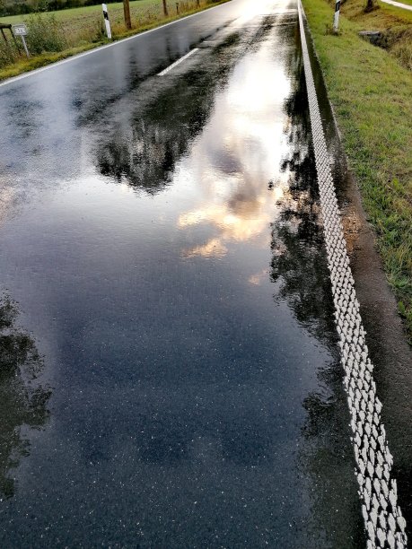 路上的反思图片下载