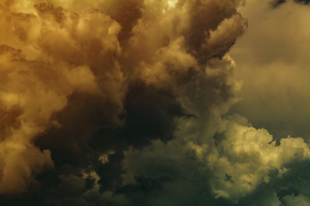 云彩具有抽象的艺术触觉和黑暗的外观图片下载