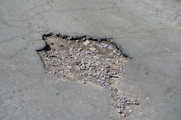 路面状况不佳。图片下载