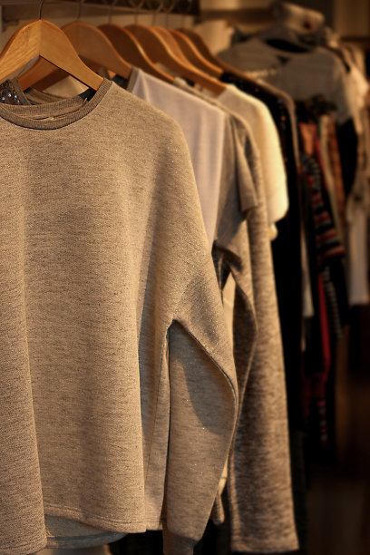 这是展示室里的男士全身皇室礼服的照片图片下载