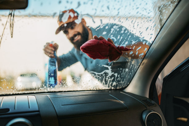 帅哥洗车图片下载