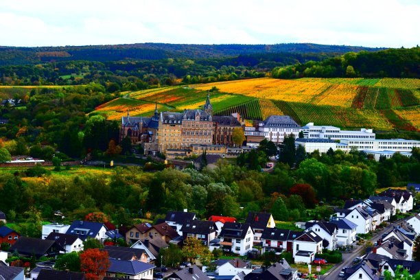 秋天在阿赫尔山谷，坏纽伊纳赫尔-阿赫尔维尔和艾比图片下载