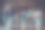 不同的学生使用小工具，坐在沙发上的灰色背景墙室内图片下载