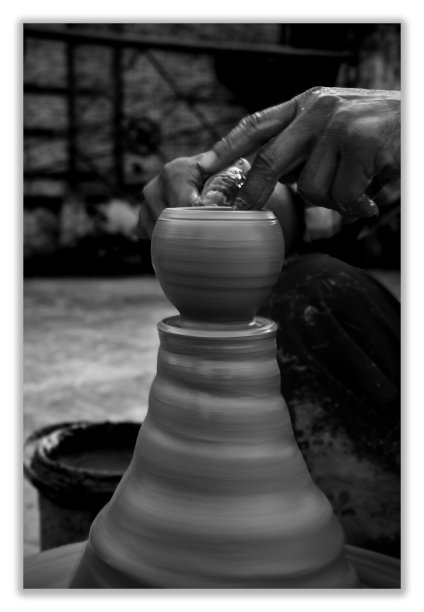 陶工之手的塑造图片下载