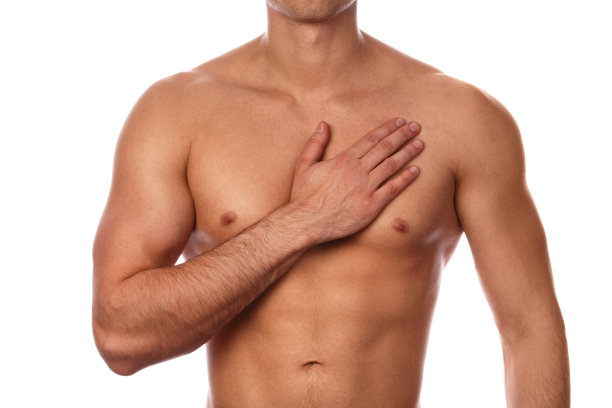 那个胸口疼痛的年轻人图片下载