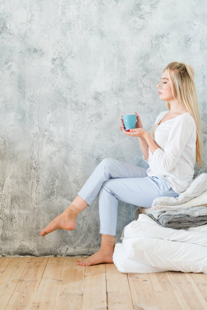 家庭咖啡休息自信主妇热饮图片下载