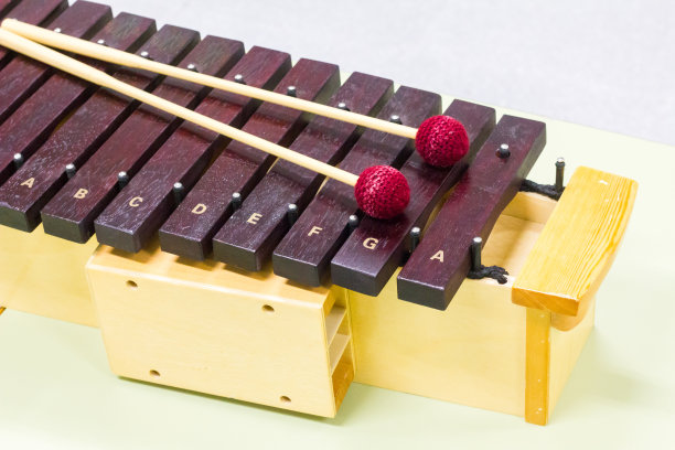 音乐教室里的木琴图片下载