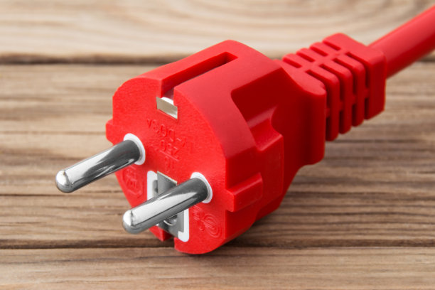 木制背景下的电缆图片下载