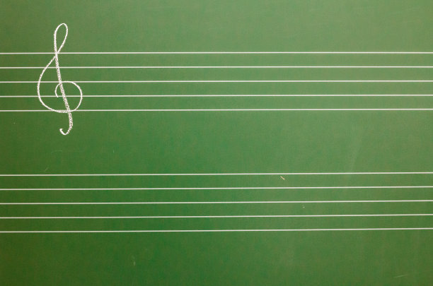 G谱号的黑板上的音乐空白五线谱图片下载