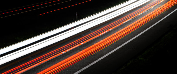 夜晚的车灯图片下载