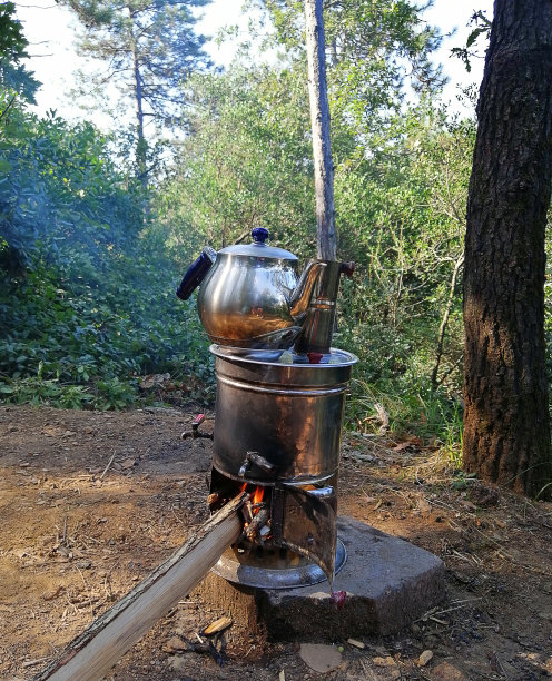 户外的土耳其传统泡茶用具(semaver)或茶壶图片下载