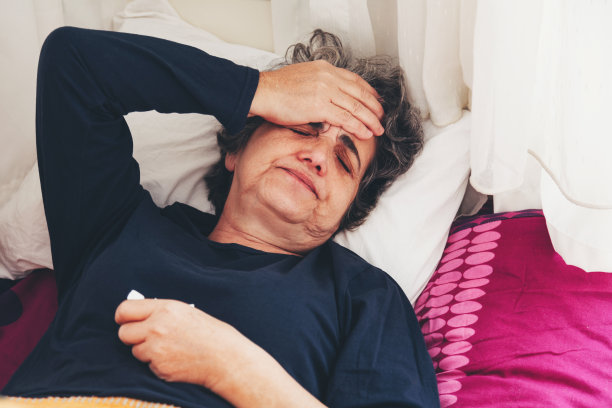 有病痛的老妇人图片下载