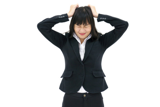 孤立的白人背景的亚洲年轻商务女性度假放松使用数字平板电脑和智能手机在线游戏和社交网络上的短信图片下载