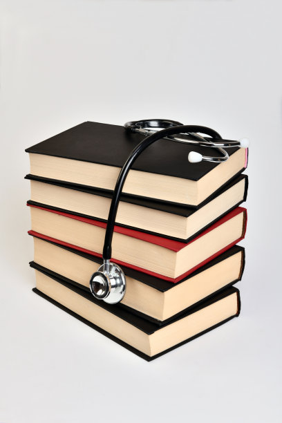 书和听诊器。图片下载