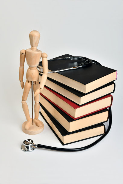 书和听诊器。图片下载